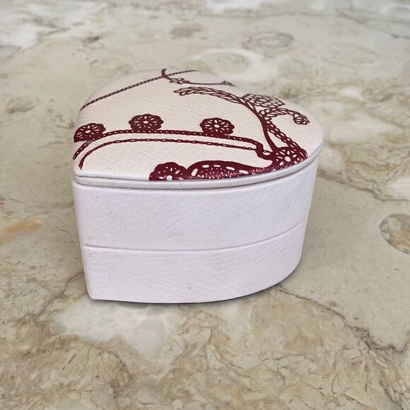 Pandora Genuine Leather Heart Shaped 2-Level Storage Box - Picture 2 of 8